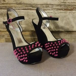 Qupid wedges black size 7.